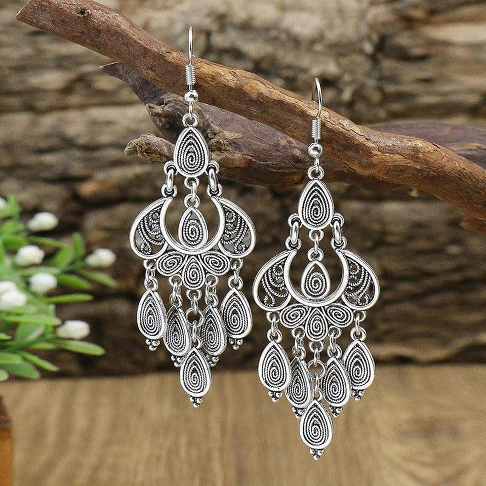 Lucy Antique-Style Pendant Earrings | Silver-Tone