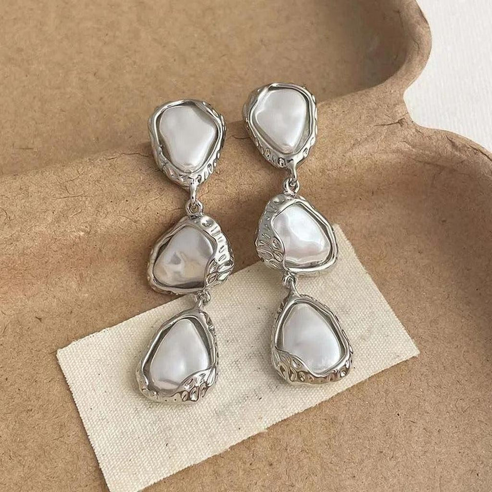 Vanessa Triangular Earrings with Daisy Motifs | Silver-Tone