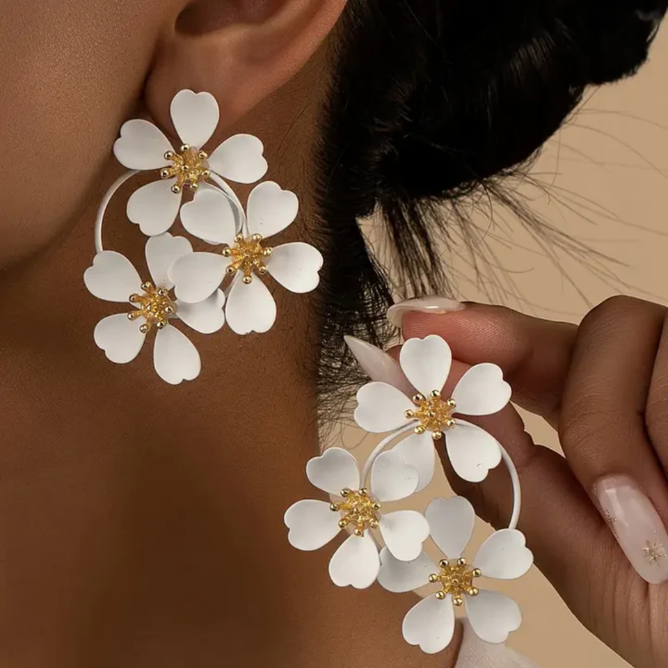 Rose Retro White Flower Drop Earrings - image 1
