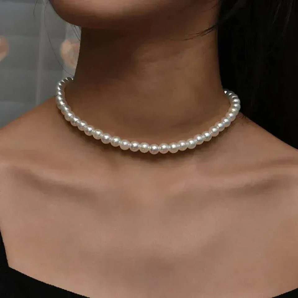 Cynthia Classic Daisy Necklace - image 1