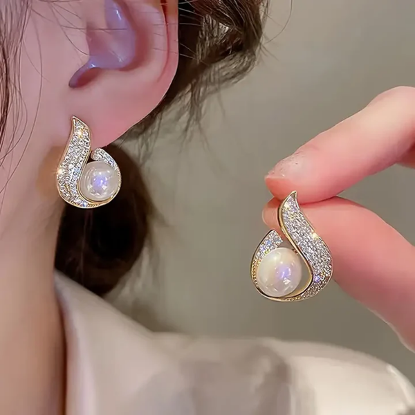 Adele Earrings with Sparkle and Pearl-Look - image 1