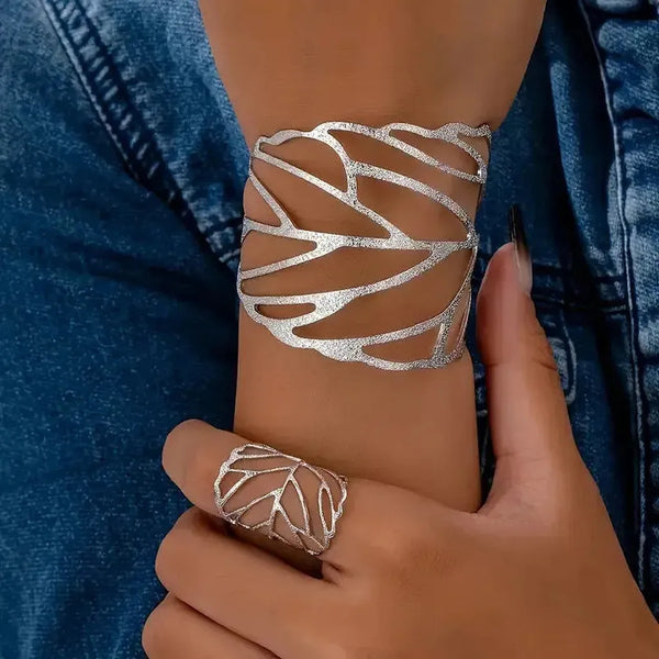 June Retro Leaf Bracelet - image 2