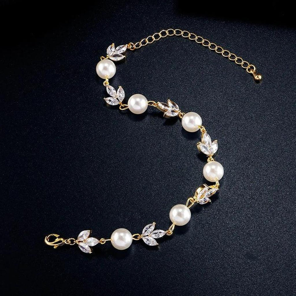 Isabel Retro Gold-Tone Leaf and Pearl-Look Bracelet