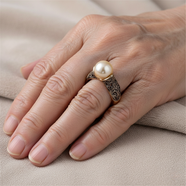 Regina Retro Gold-Tone Pearl-Look Ring — image 4
