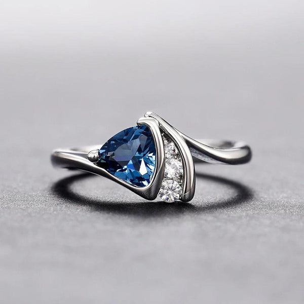 Lucille Retro Triangular Blue Stone Ring | Silver-Tone