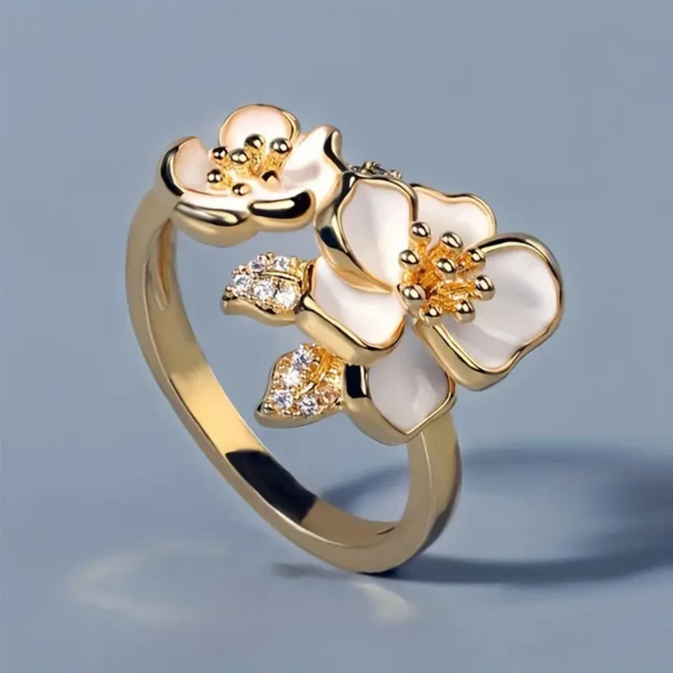 Louisa White Flower Ring | Gold-Tone