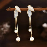 Charlotte Leaf-Shaped Earrings with Daisy Motifs - image 3