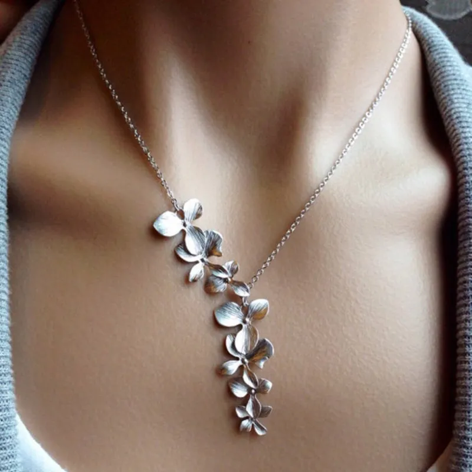 Nina Retro Silver-Tone Flower Necklace