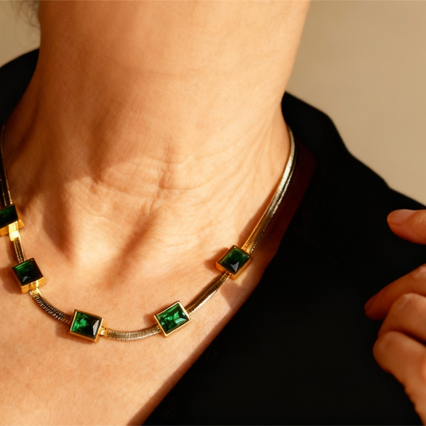 Yvonne Retro Green Pendant Necklace - image 2