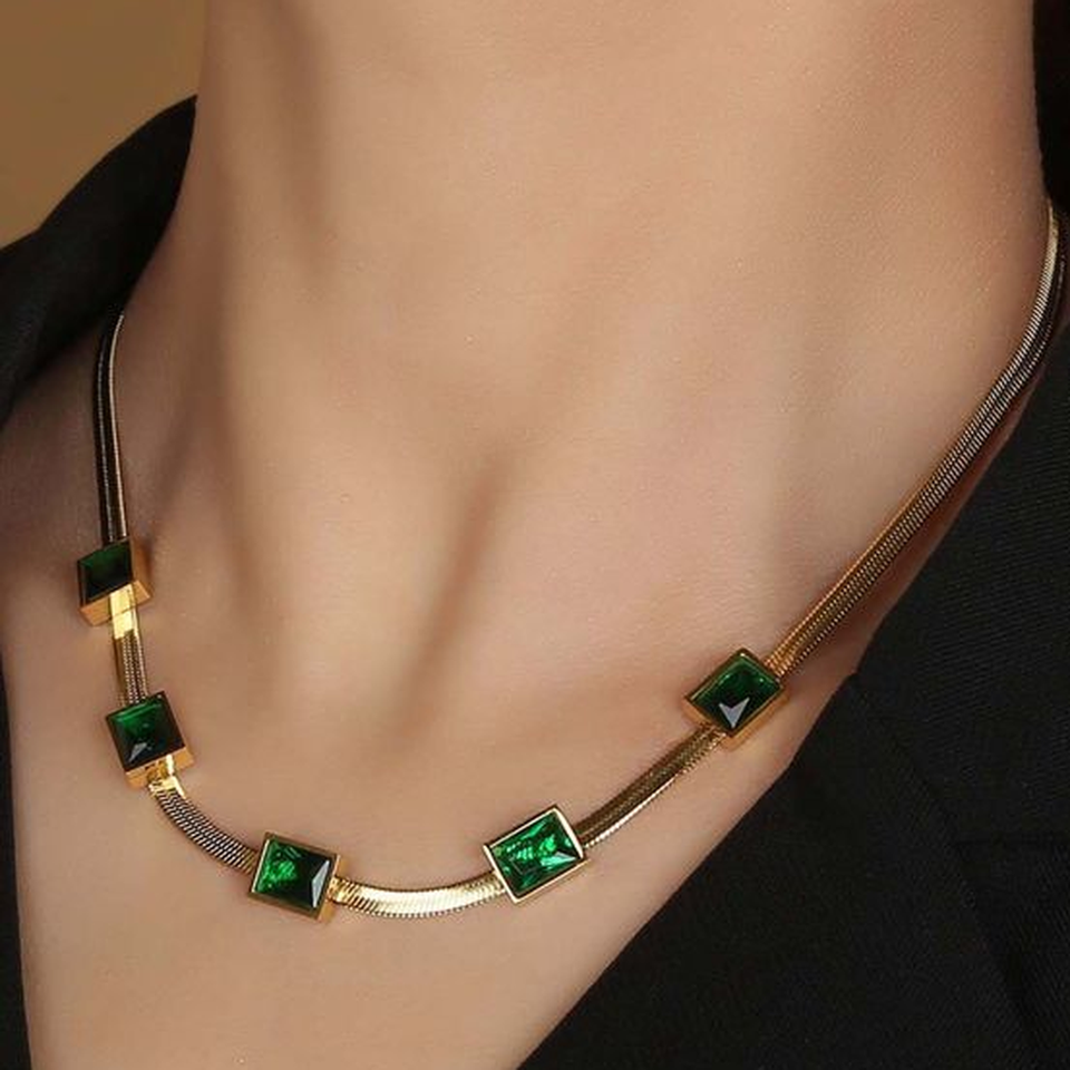 Yvonne Retro Green Pendant Necklace - image 1