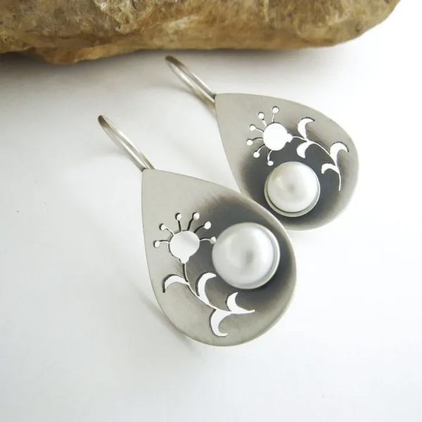 Sharon Retro Floral and Daisy Drop Earrings - image 1