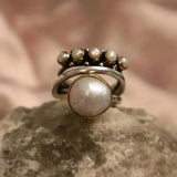 Anne Retro Crown Pearl-Look Ring | Silver-Tone