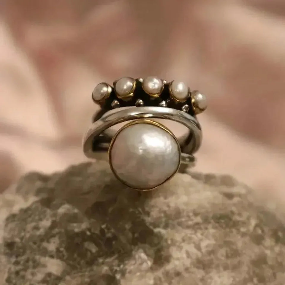 Anne Retro Crown Pearl-Look Ring | Silver-Tone