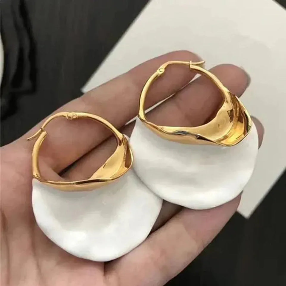 Faye Retro White Earrings | Gold-Tone