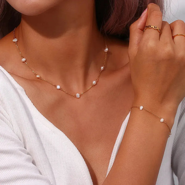 Agnes Daisy Necklace or Bracelet
