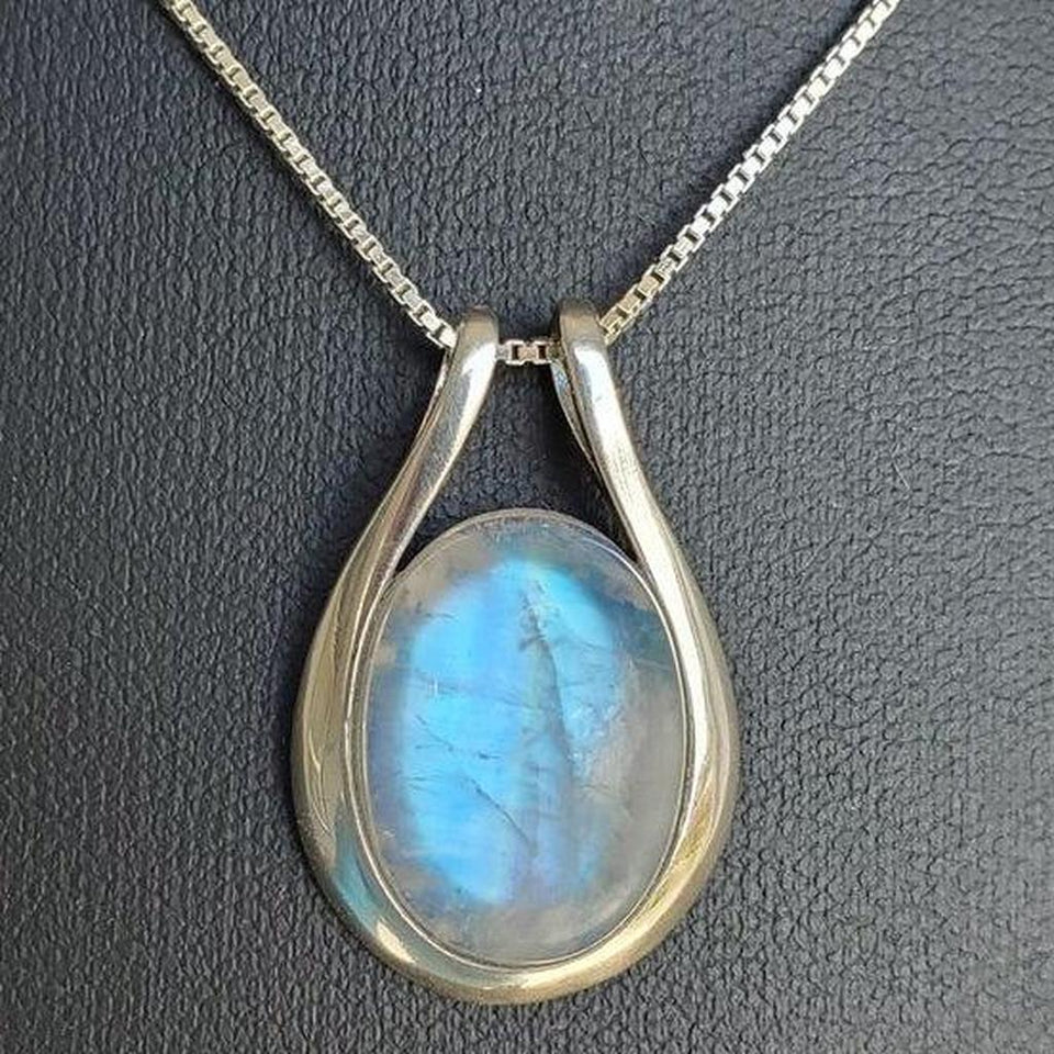 Sheila Vintage-Style White Opal-Effect Necklace - image 1