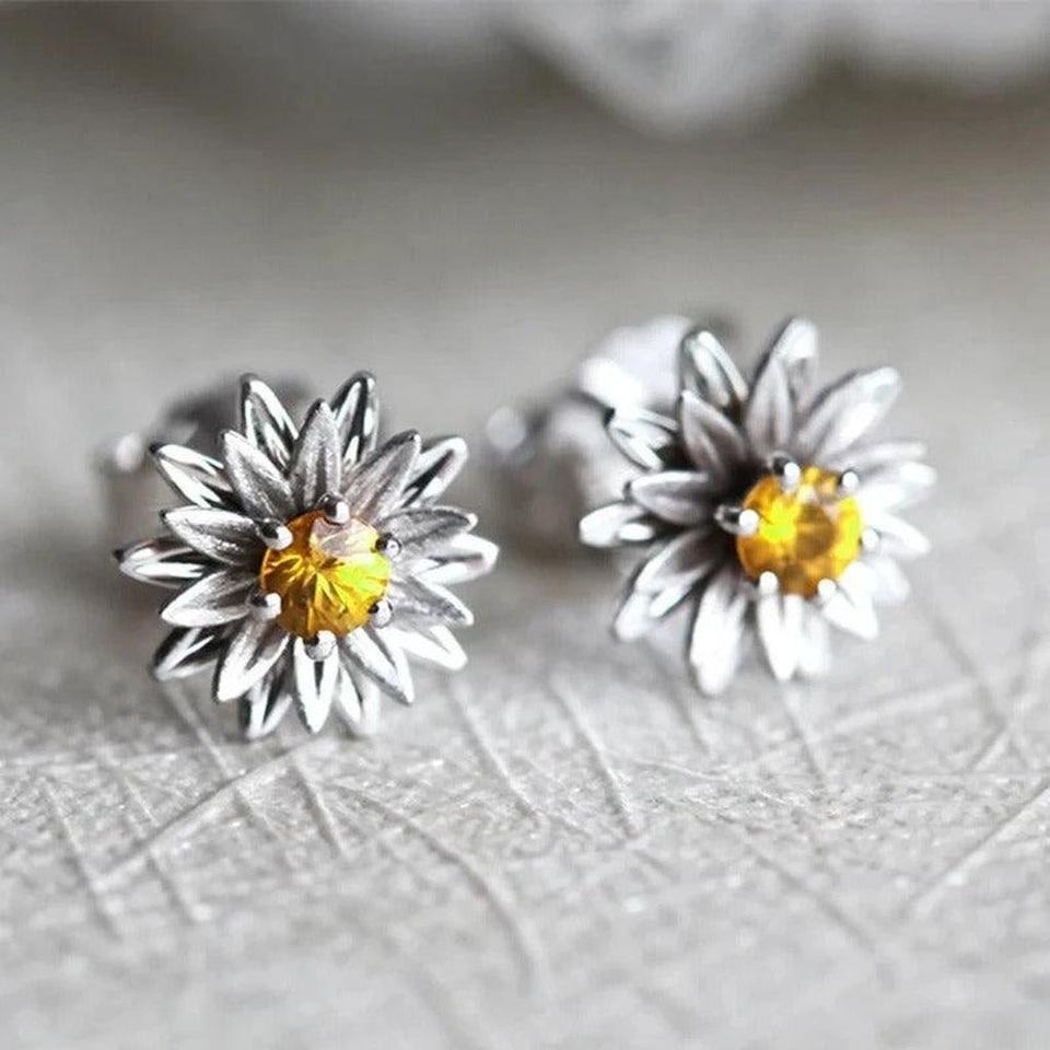 Kathleen Vintage-Style Flower Earrings | Silver-Tone