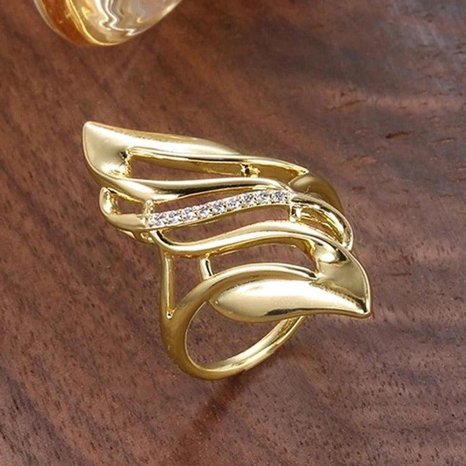 Moira Vintage-Style Twisted Leaf Ring | Gold-Tone